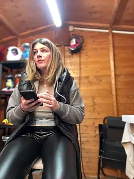 DaisyVibesss online show from January 5, 3:13 pm