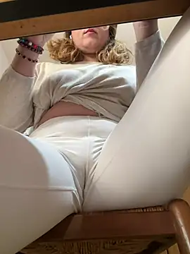 DaisyVibesss online show from January 21, 12:29 pm