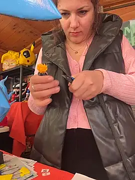 DaisyVibesss online show from December 21, 10:28 am