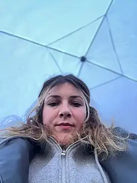 DaisyVibesss online show from February 2, 12:35 pm