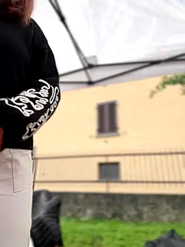 DaisyVibesss online show from October 19, 7:55 am