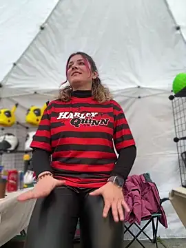 DaisyVibesss online show from February 26, 8:50 am