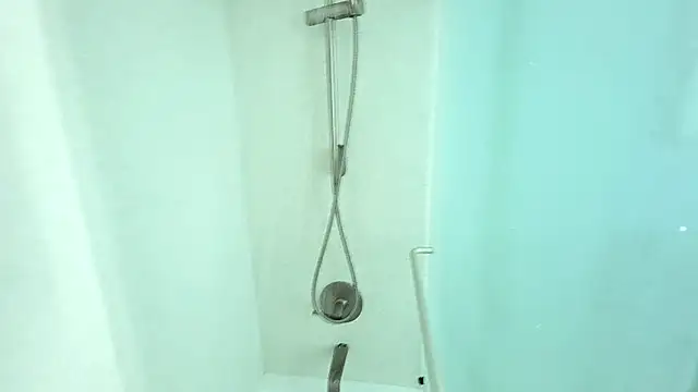 StrongMuscularAndHuge online show from April 21, 7:37 am