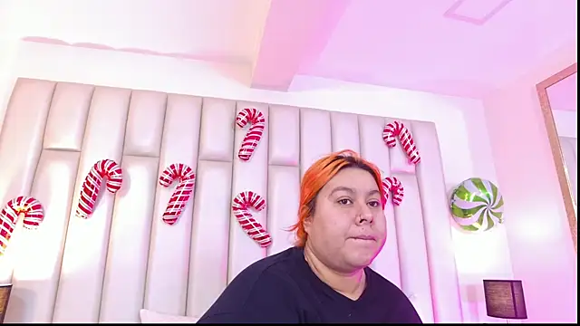 aandreaperez online show from December 18, 11:36 am