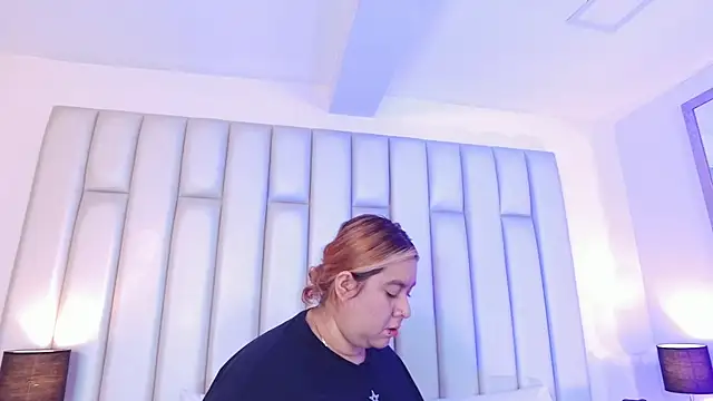 aandreaperez online show from February 4, 1:06 pm