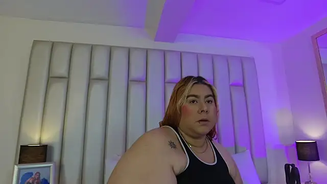 aandreaperez online show from February 17, 12:02 pm