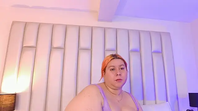 aandreaperez online show from December 5, 11:42 am