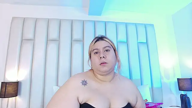 aandreaperez online show from March 13, 11:37 am