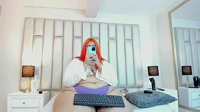 aandreaperez online show from November 14, 11:30 pm