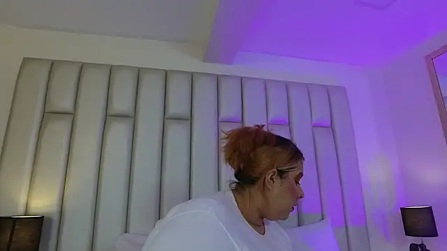 aandreaperez online show from March 10, 6:34 pm