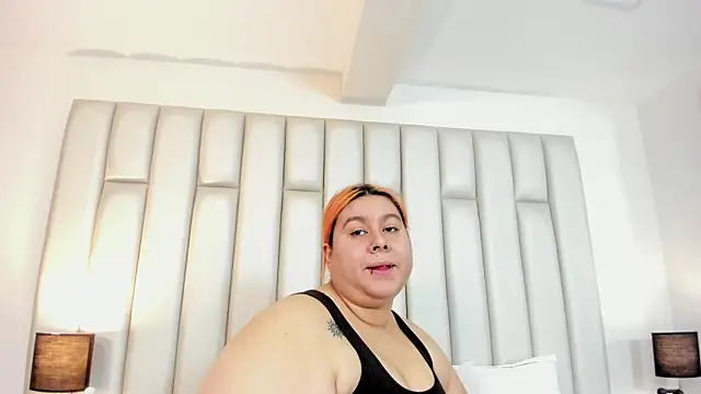 aandreaperez online show from October 15, 11:40 am