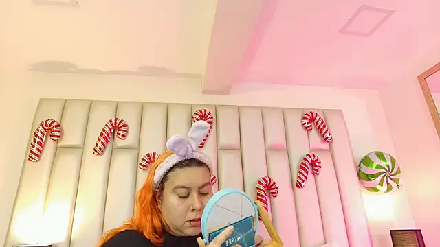 aandreaperez online show from December 22, 11:54 am