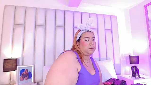 aandreaperez online show from February 21, 11:34 am