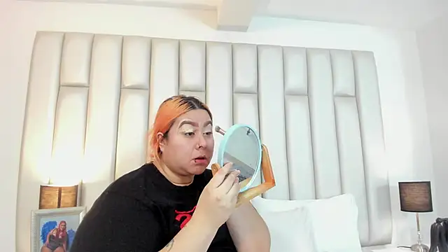 aandreaperez online show from October 25, 11:53 am