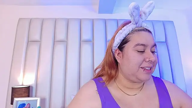 aandreaperez online show from February 5, 1:29 pm