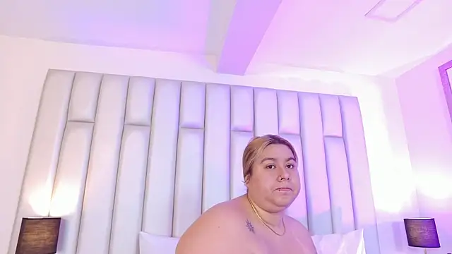 aandreaperez online show from April 17, 11:46 am