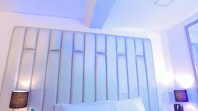 aandreaperez online show from April 8, 11:33 am