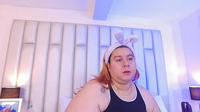 aandreaperez online show from February 12, 11:32 am