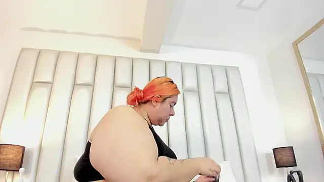 aandreaperez online show from October 17, 11:34 am