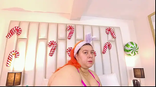 aandreaperez online show from December 19, 11:34 am