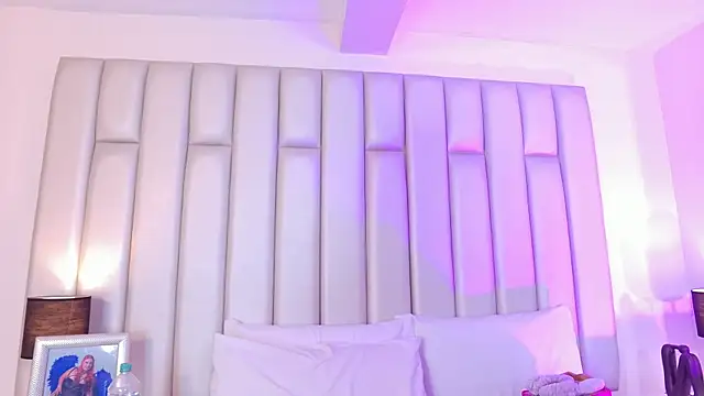 aandreaperez online show from February 10, 11:42 am