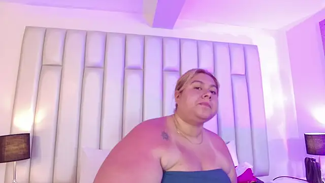 aandreaperez online show from March 24, 11:43 am