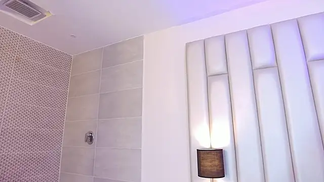 aandreaperez online show from April 15, 7:58 pm