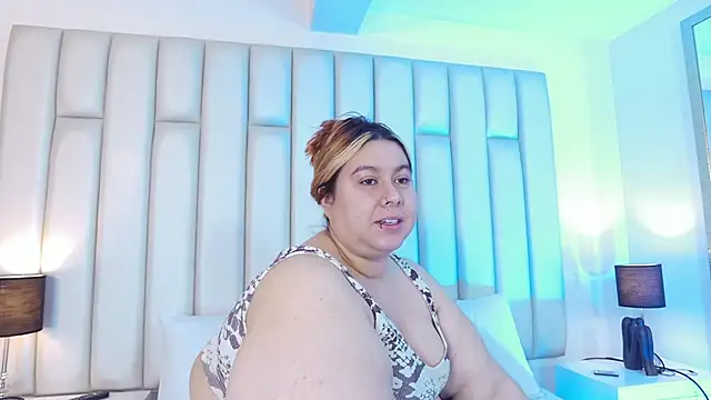 aandreaperez online show from March 14, 11:49 am