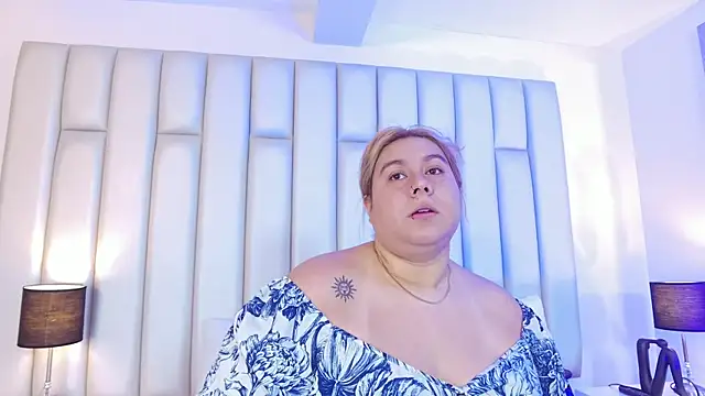 aandreaperez online show from March 31, 11:45 am