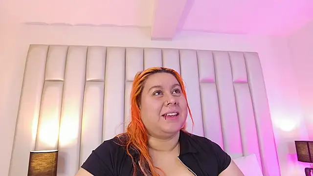 aandreaperez online show from December 3, 11:31 am