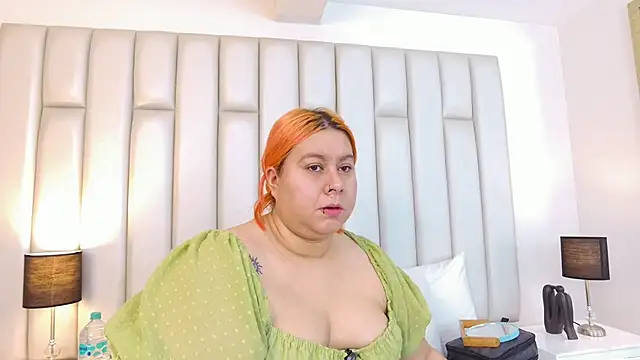 aandreaperez online show from December 4, 11:42 am