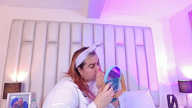 aandreaperez online show from February 7, 11:51 am