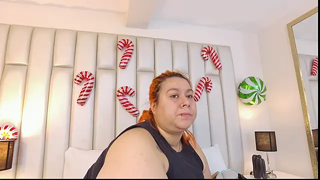 aandreaperez online show from December 17, 11:37 am