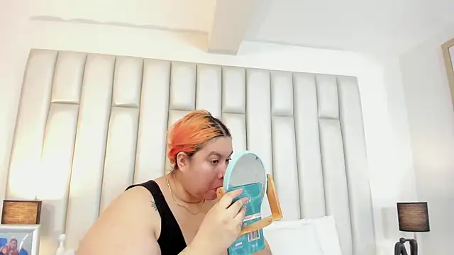 aandreaperez online show from October 21, 11:42 am