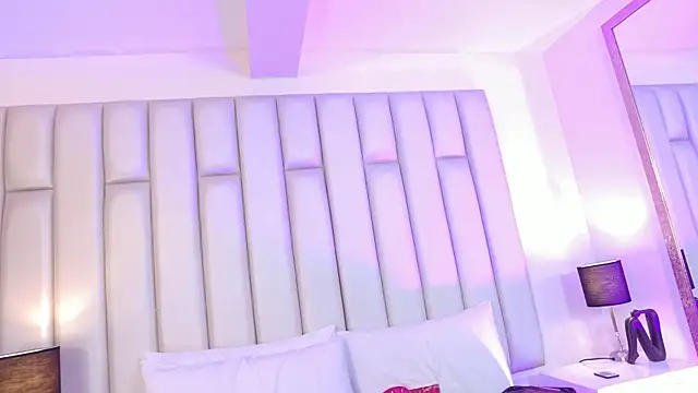 aandreaperez online show from April 15, 11:38 am