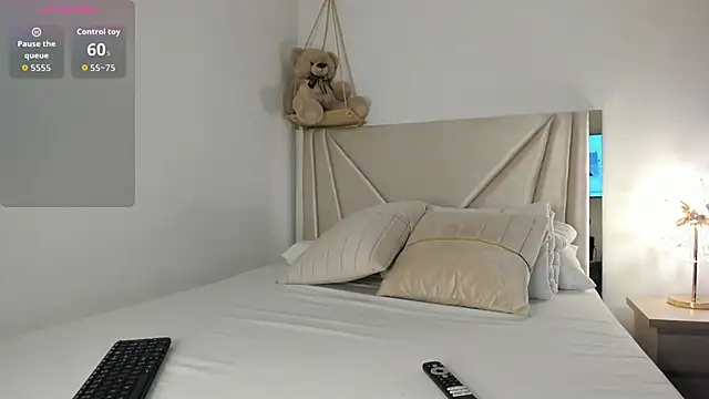 Snapshot of kylie_sexy2000 chatting on January 14, 7:17 pm kylie sexy2000 online show from January 14, 7:17 pm