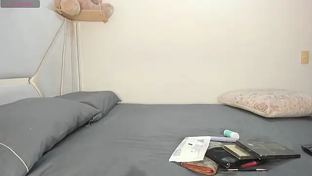 Snapshot of kylie_sexy2000 chatting on October 27, 8:32 pm kylie sexy2000 online show from October 27, 8:32 pm