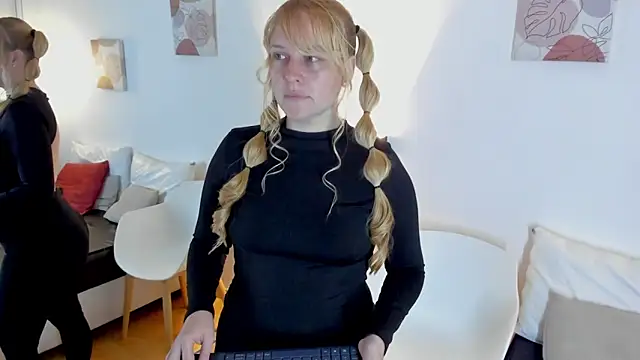 EmilySumer online show from February 18, 11:56 pm