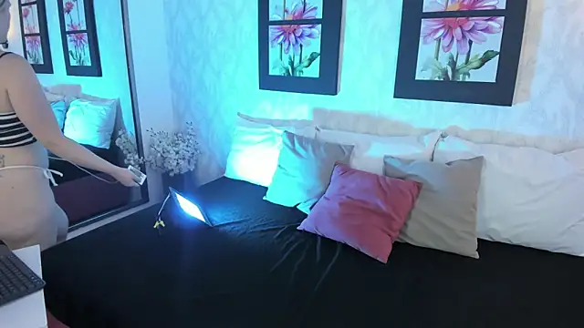 EmilySumer online show from November 30, 1:39 am