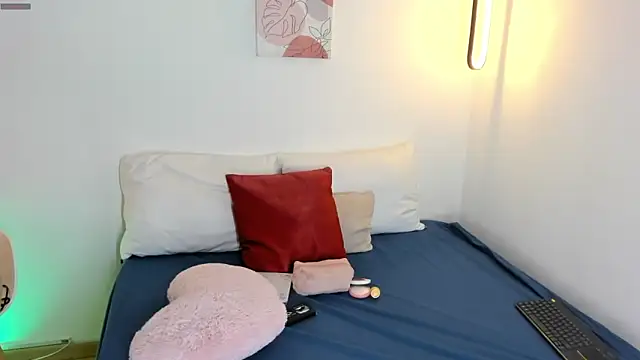 EmilySumer online show from February 11, 11:48 pm