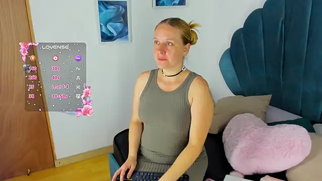 Snapshot of EmilySumer chatting on July 3, 9:21 pm EmilySumer online show from July 3, 9:21 pm