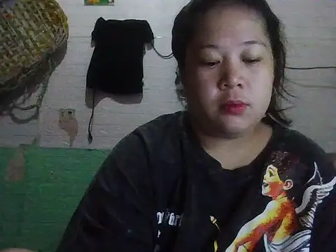 Snapshot of hotsexylyn chatting on December 18, 3:44 am hotsexylyn online show from December 18, 3:44 am