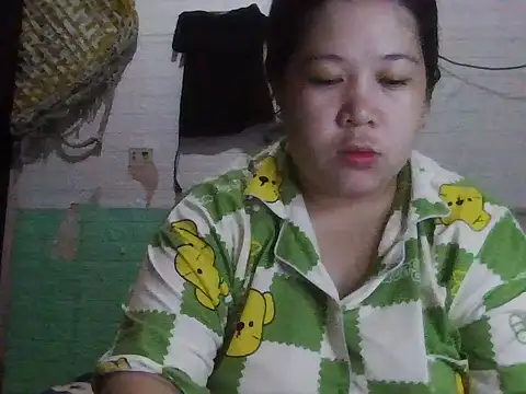 Snapshot of hotsexylyn chatting on November 8, 5:44 am hotsexylyn online show from November 8, 5:44 am