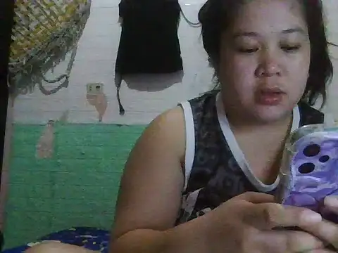 Snapshot of hotsexylyn chatting on October 25, 5:50 am hotsexylyn online show from October 25, 5:50 am