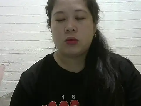 Snapshot of hotsexylyn chatting on September 11, 8:47 am hotsexylyn online show from September 11, 8:47 am