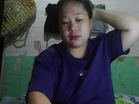 Snapshot of hotsexylyn chatting on December 16, 4:39 am hotsexylyn online show from December 16, 4:39 am