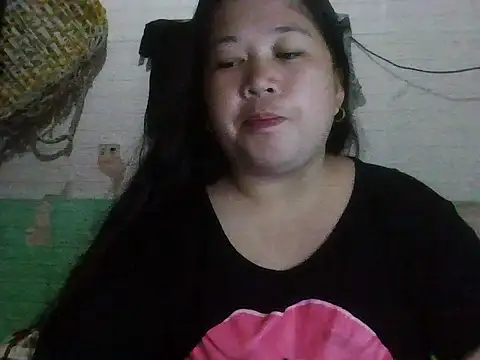 Snapshot of hotsexylyn chatting on December 2, 8:49 am hotsexylyn online show from December 2, 8:49 am