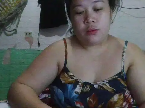 Snapshot of hotsexylyn chatting on November 5, 4:59 am hotsexylyn online show from November 5, 4:59 am