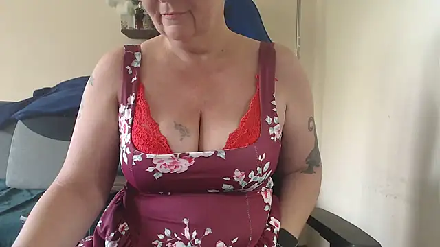 Snapshot of Diablica41 chatting on July 3, 8:21 am Diablica41 online show from July 3, 8:21 am