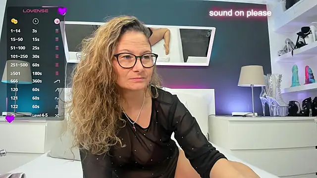 izzy-mendosa online show from February 17, 12:38 pm